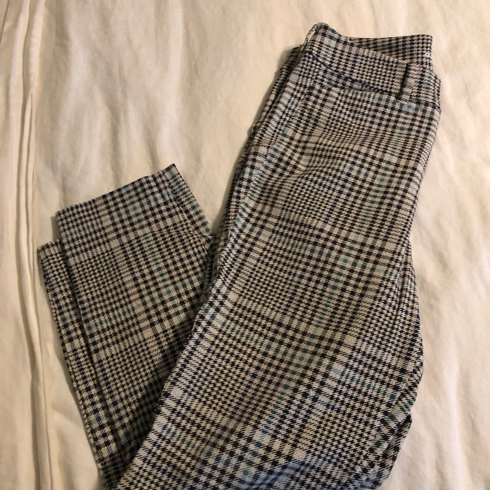 Old Navy High Rise Pixie pants, size 6.